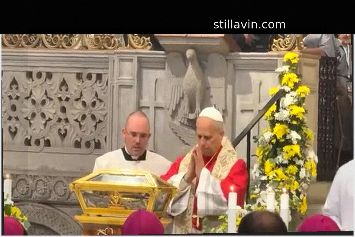 Papa Leone a Pavia, venera le reliquie di Sant’Agostino