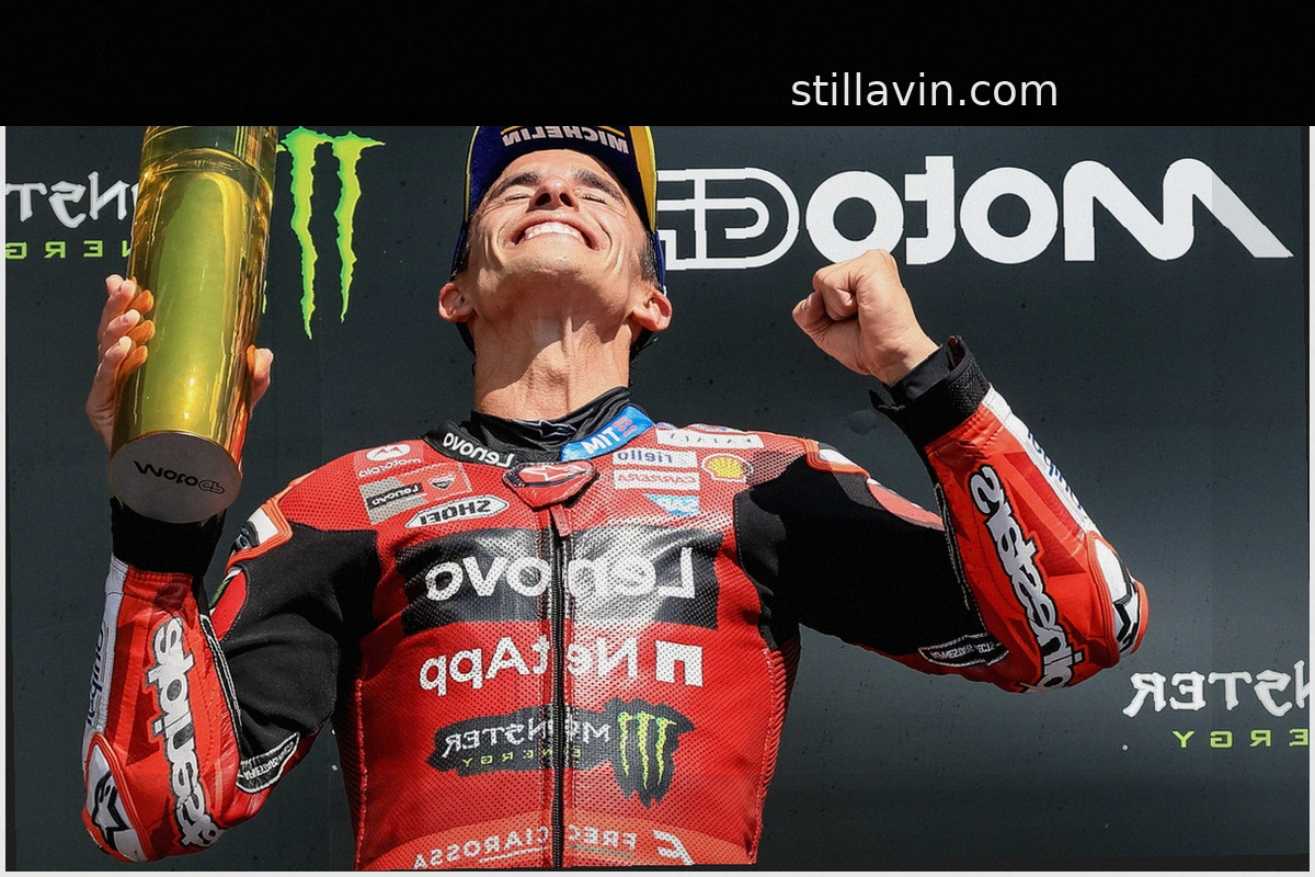 Marc Márquez lo da todo para ganar en Brno y acecha a Bezzecchi