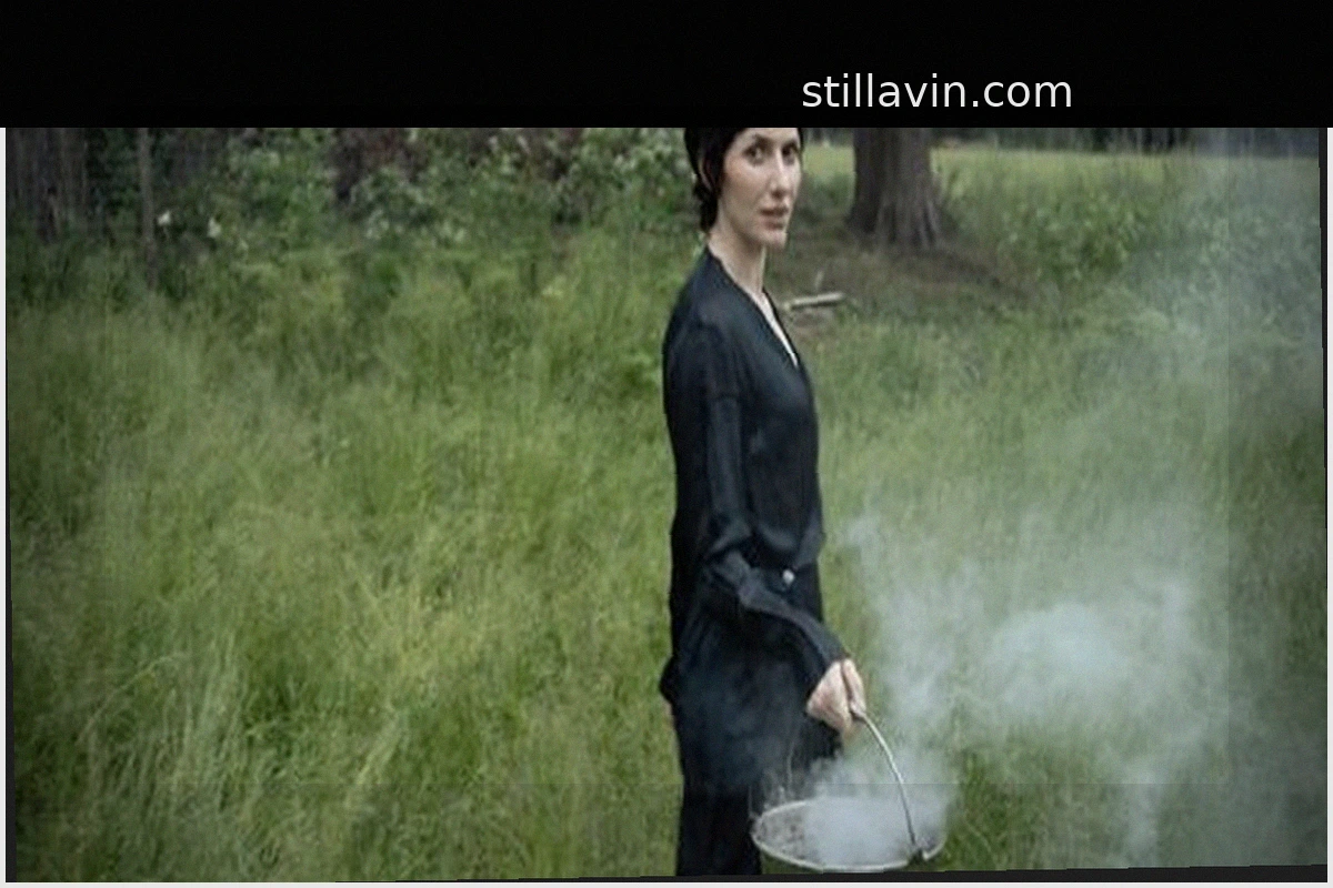 Aldous Harding и новый альбом «Train on the Island»: Олдос в Стране Чудес